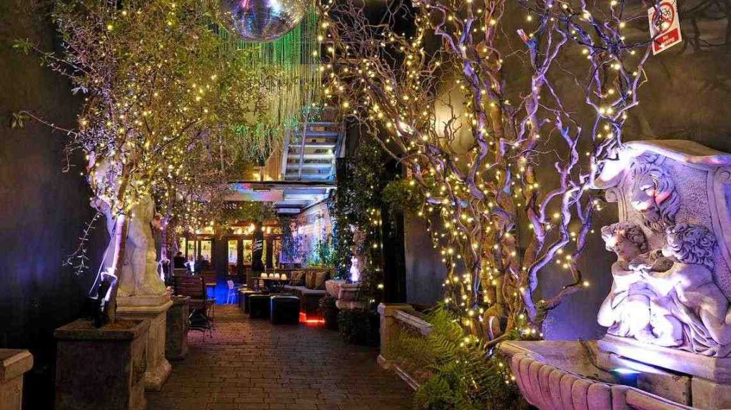 The Yard Bar 