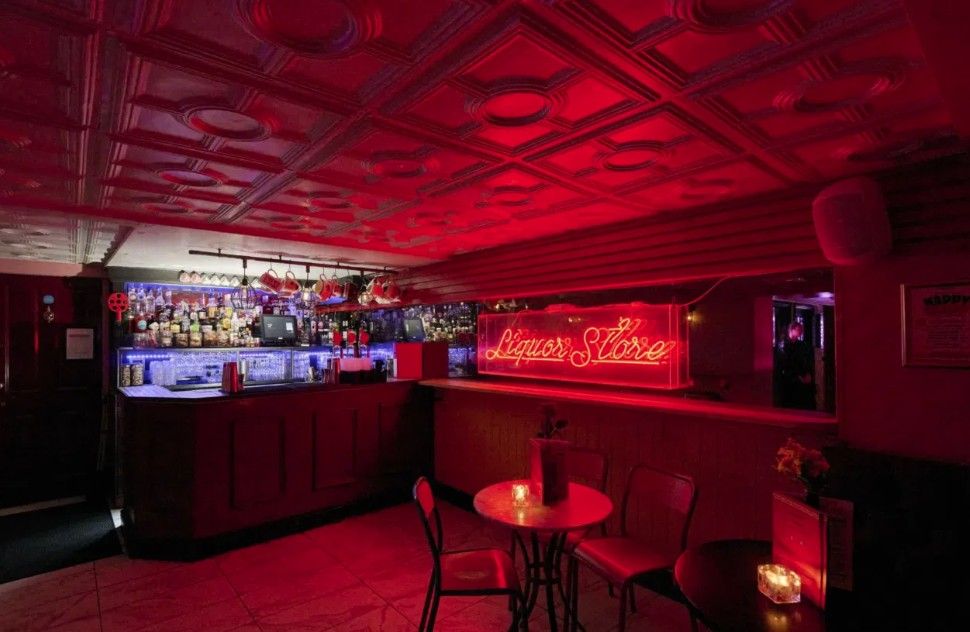 Simmons Bar